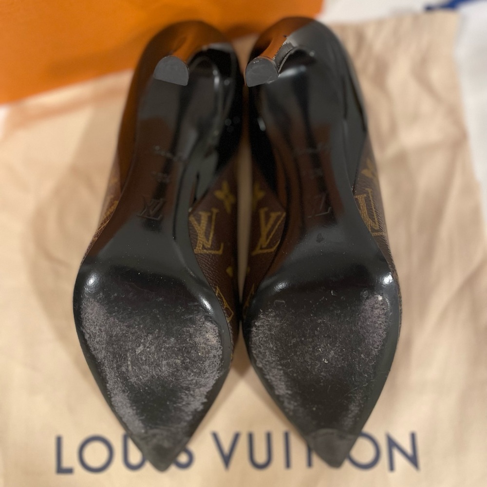 Louis Vuitton Cherie Pump - Picture 5 of 5